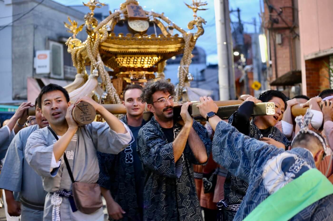 地域の神輿に、世界が集まった。飛木稲荷神社例大祭への参加レポート